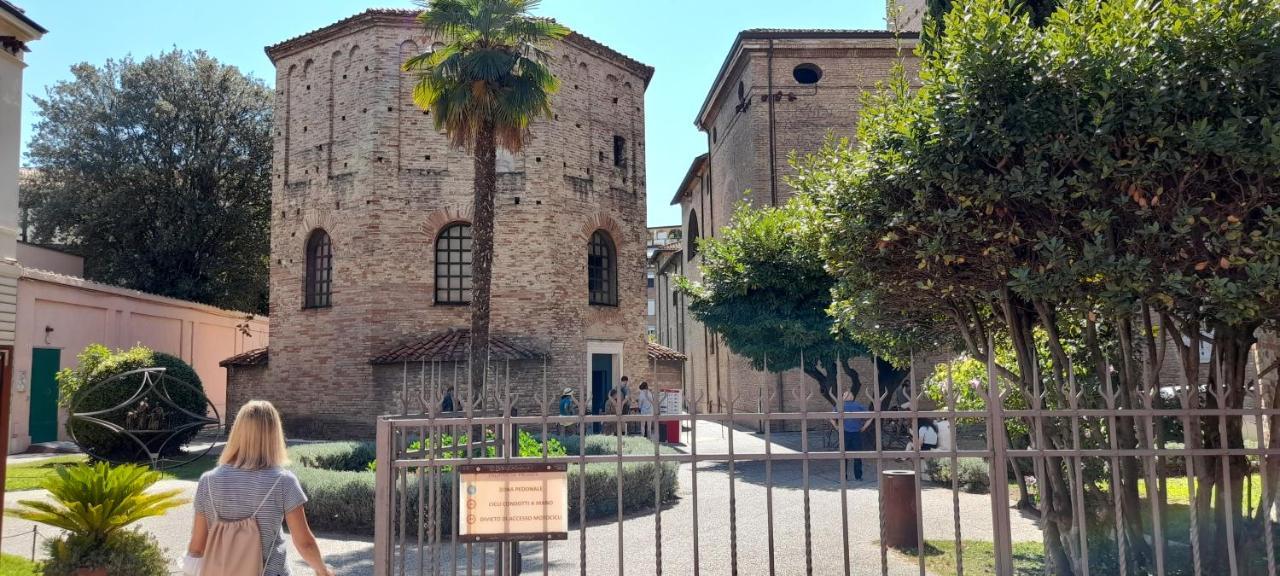 Corte Cavour. Una Mansarda Nel Cuore Della Citta Равенна Екстер'єр фото